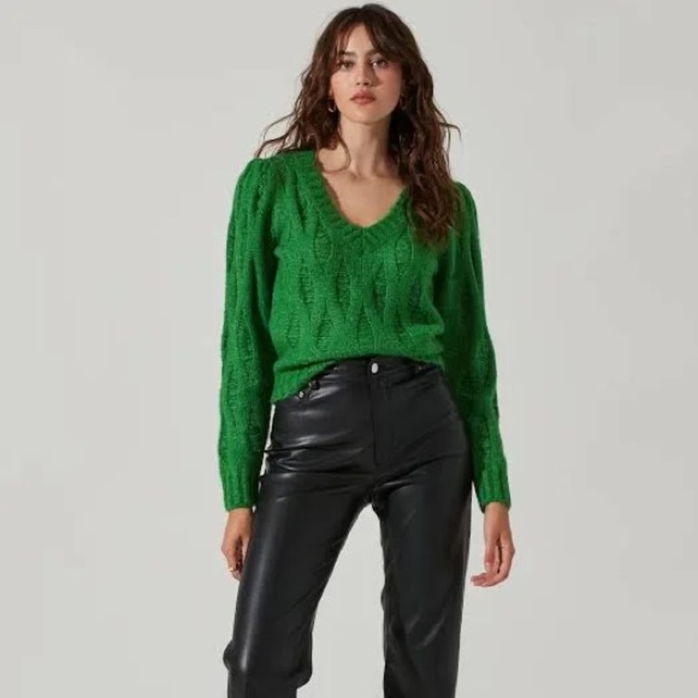 Kelly Green crop holiday sweater - size small.